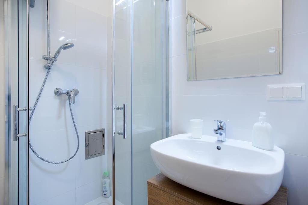 Prater Studio Next Fair, Un, Wu And City Center Appartement Wenen Buitenkant foto