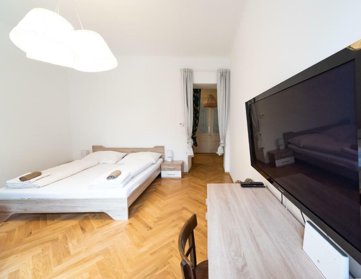 Prater Studio Next Fair, Un, Wu And City Center Appartement Wenen Buitenkant foto